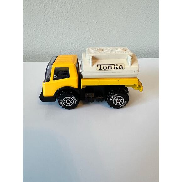 Vintage Tonka Yellow Gas/Water Tanker Truck Japan Diecast Vehicle - Picture 3 of 7